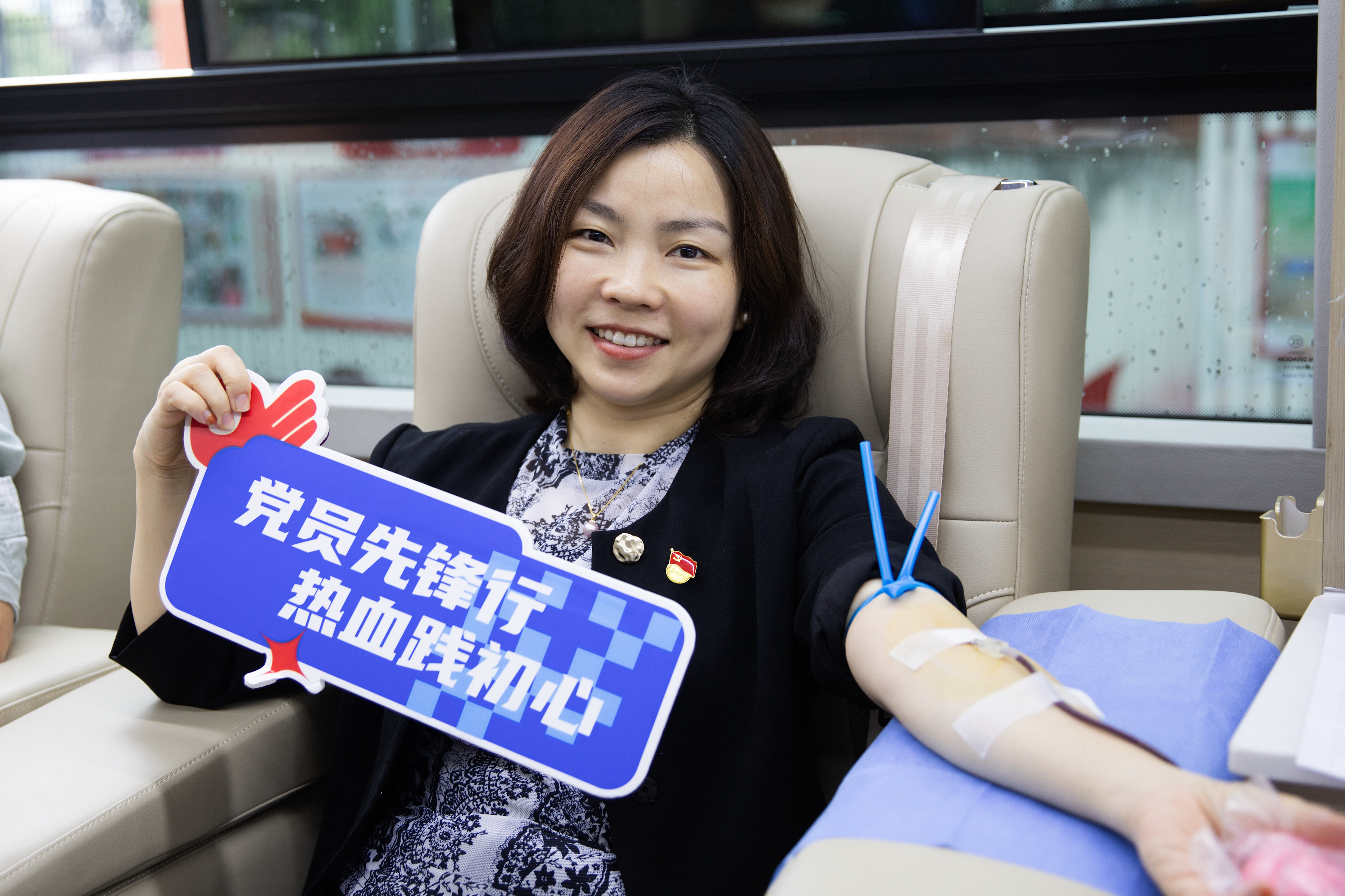 挽袖獻血傳溫情——鹽津鋪子黨委組織愛心無償獻血活動 挽袖獻血傳溫情——鹽津鋪子黨委組織愛心無償獻血活動